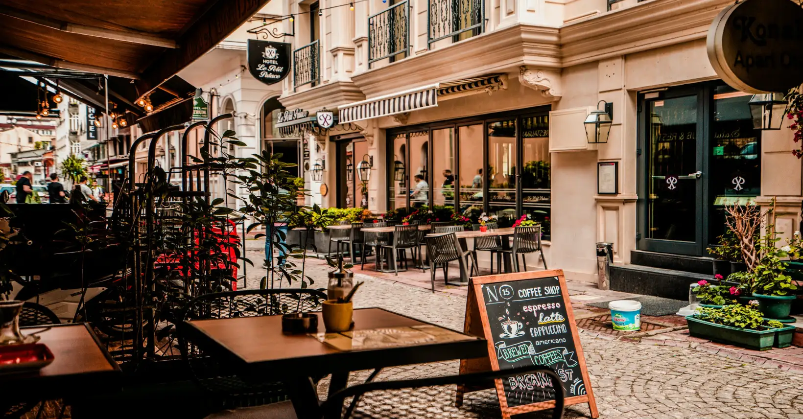 Detached Café